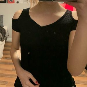 OFF THE SHOULDER TEE